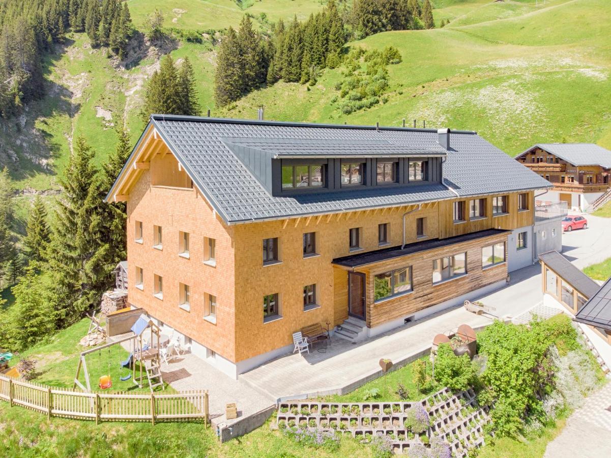 Haus Berghof Bed & Breakfast Schröcken Екстериор снимка