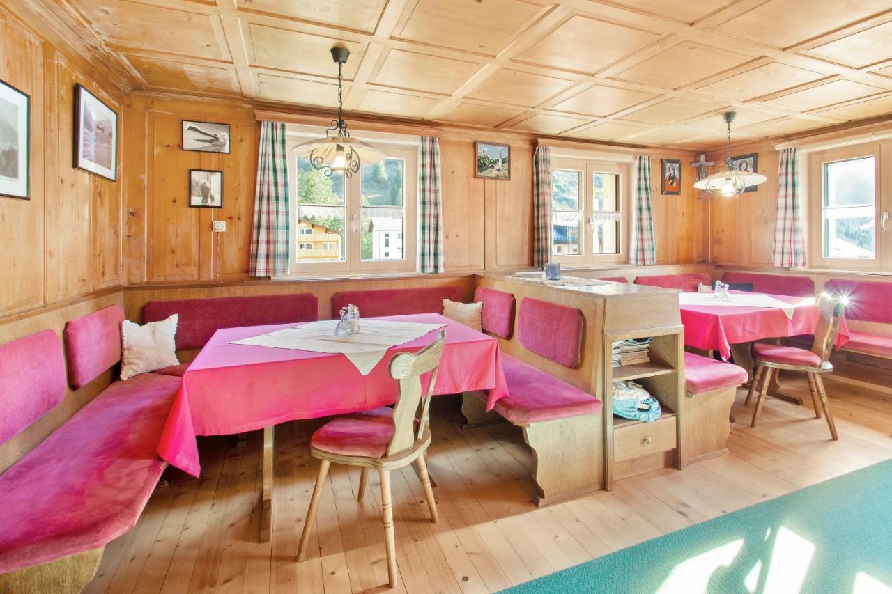 Haus Berghof Bed & Breakfast Schröcken Екстериор снимка