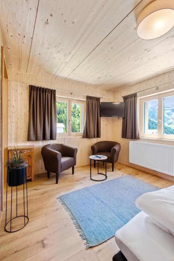 Haus Berghof Bed & Breakfast Schröcken Екстериор снимка