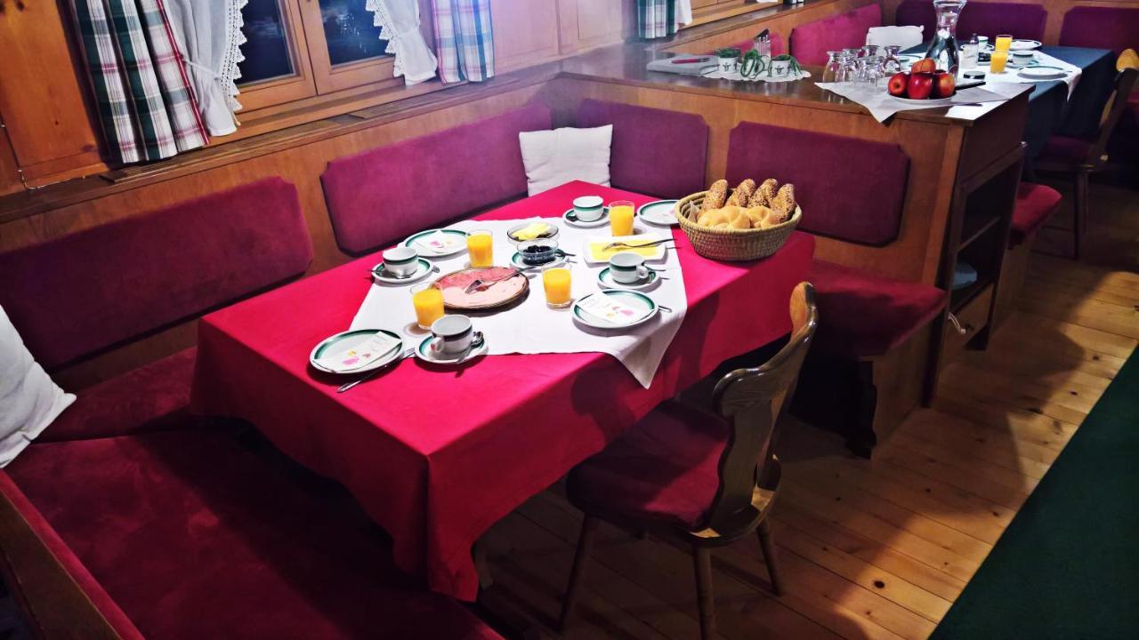 Haus Berghof Bed & Breakfast Schröcken Екстериор снимка
